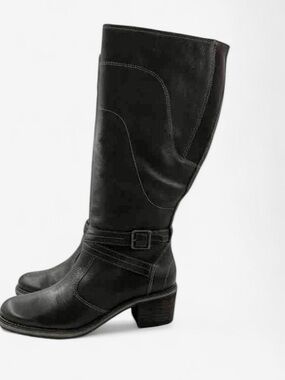 Classic Black Knee-High Women's Leather Boots